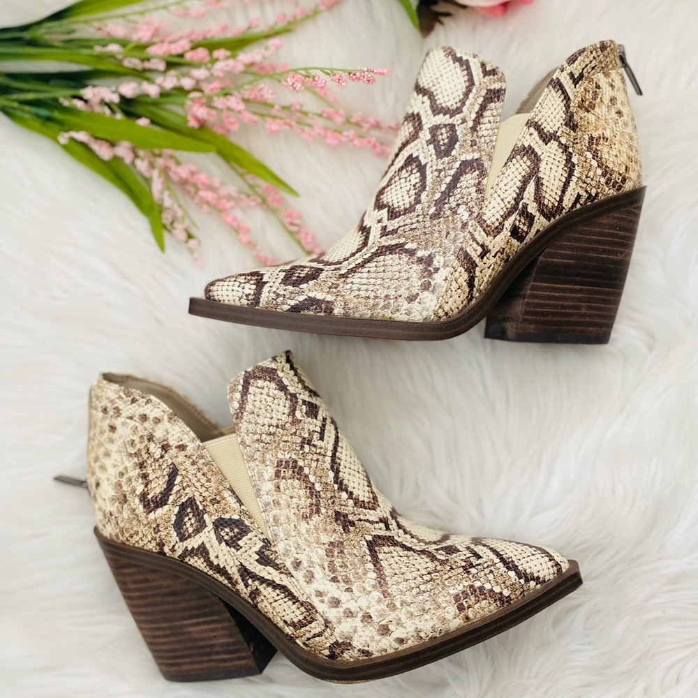 Vince Camuto Gradina Heeled Booties - Picture 2 of 7